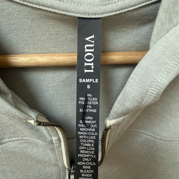 Vuori Light Gray Half-Zip qtr Pullover hooded small - Picture 3 of 10
